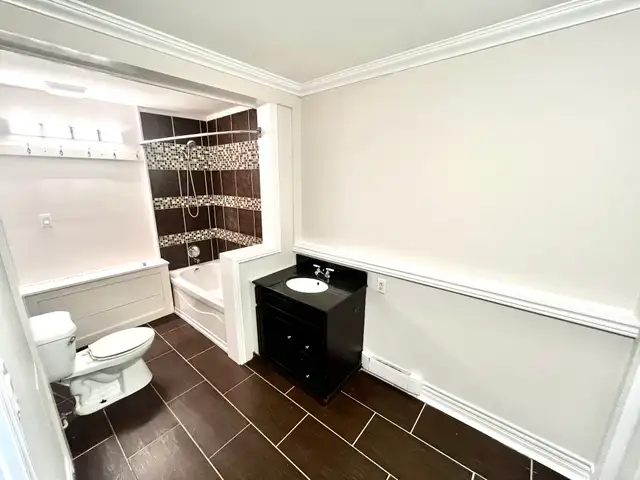 22 Torbay Rd - Two Bedroom Main Floor Heat & Hot Water Inc - Photo 13