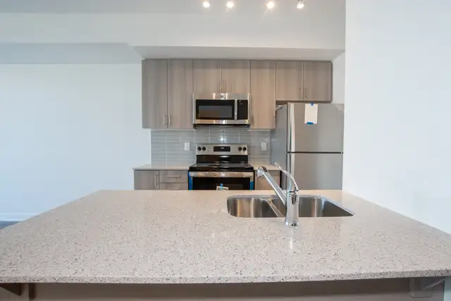 550 North Service Rd, Grimsby - 1 Bedroom Condo with Lake Views - Photo 5