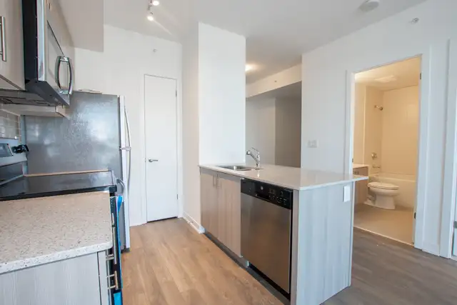 550 North Service Rd, Grimsby - 1 Bedroom Condo with Lake Views - Photo 8