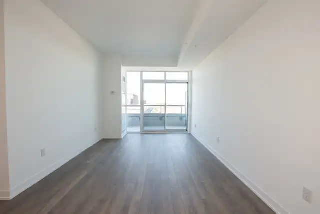 550 North Service Rd, Grimsby - 1 Bedroom Condo with Lake Views - Photo 11