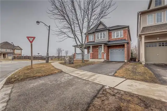 1 Large, bright upstairs bedroom- 3 min walk to UOIT in North Os - Photo 3