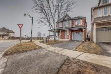 1 Large, bright upstairs bedroom- 3 min walk to UOIT in North Os - Photo 3