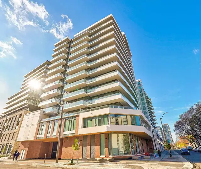 DOWNTOWN HAMILTON: 1 Bedroom Condo For Rent w/ Large Terrace