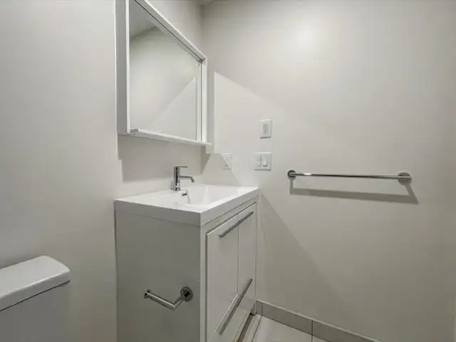 DOWNTOWN HAMILTON: 1 Bedroom Condo For Rent w/ Large Terrace - Photo 13