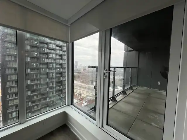 CROSSTOWN: Brand New Large 1 Den Condo For Rent w/PRKG - Photo 9