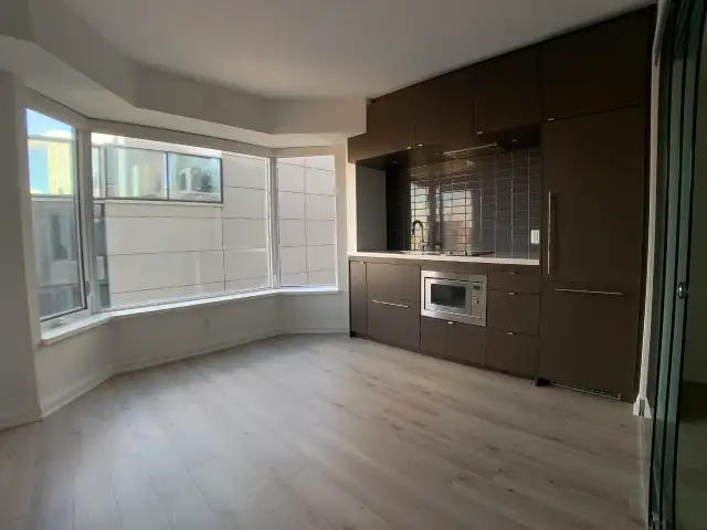 YORKVILLE PLAZA: 1 Bedroom Condo For Rent Downtown Toronto - Photo 4