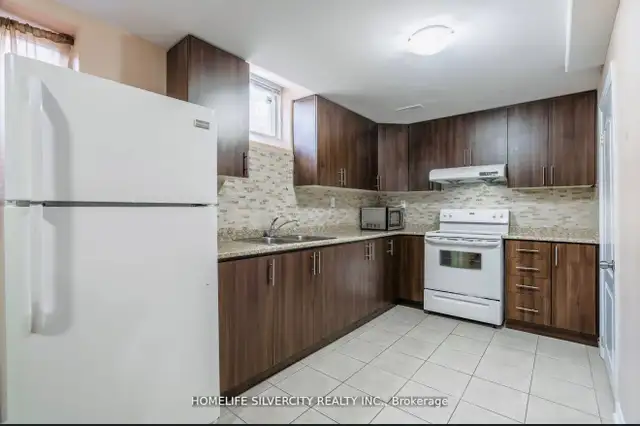 1 Bedroom Legal Basement for Rent in Brampton(Gore & Castlemore) - Photo 5
