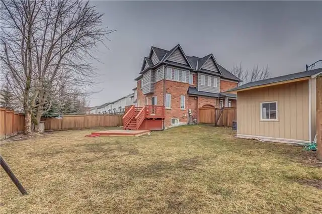 1 Large, bright upstairs bedroom- 3 min walk to UOIT in North Os - Photo 7