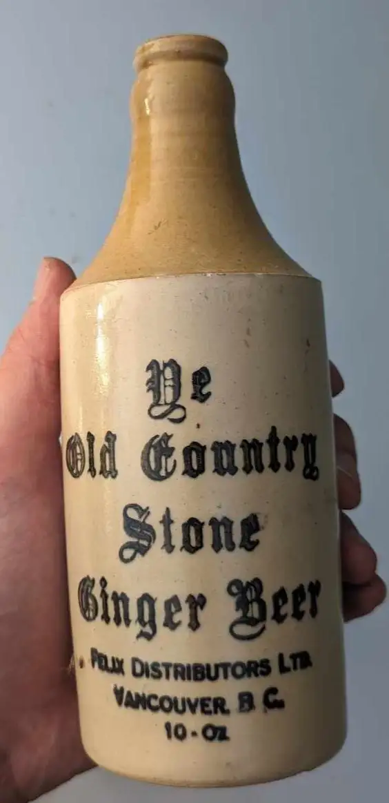 ANTIQUE 1900's YE OLD COUNTRY GINGER BEER (10 OZ.) BOTTLE