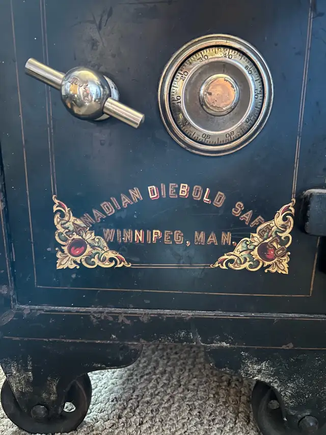 Safe Canadian diebold  wpg mb - Photo 2