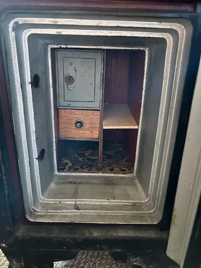 Safe Canadian diebold  wpg mb - Photo 4