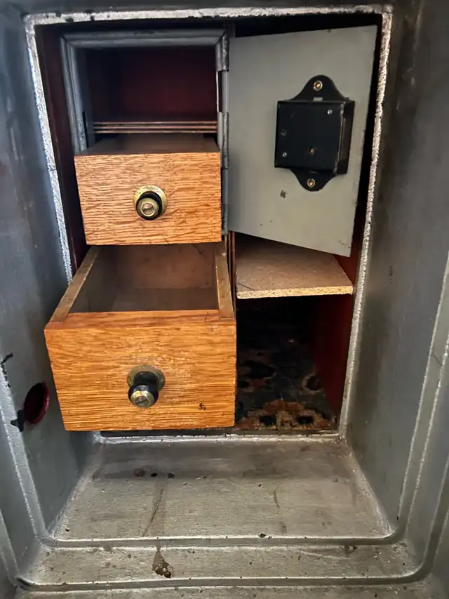 Safe Canadian diebold  wpg mb - Photo 5