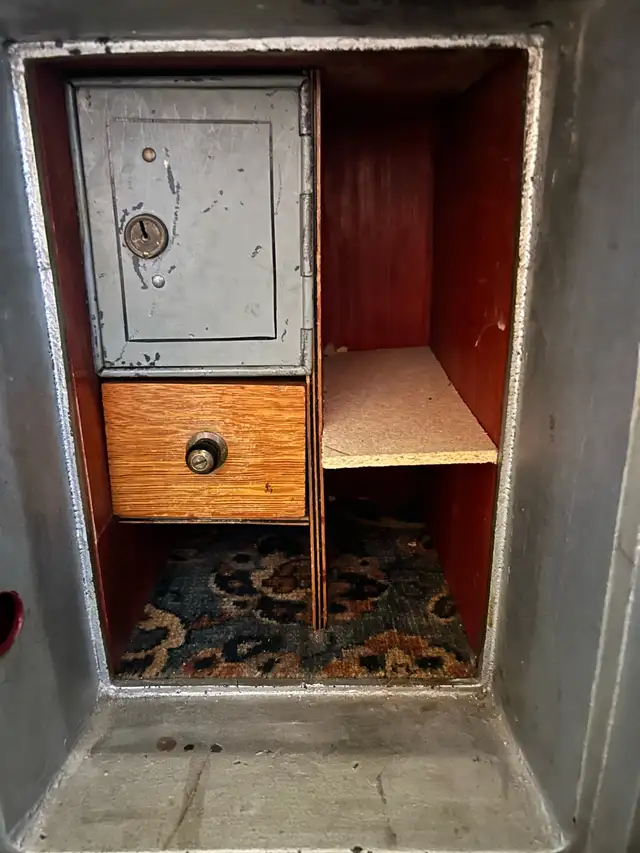 Safe Canadian diebold  wpg mb - Photo 6