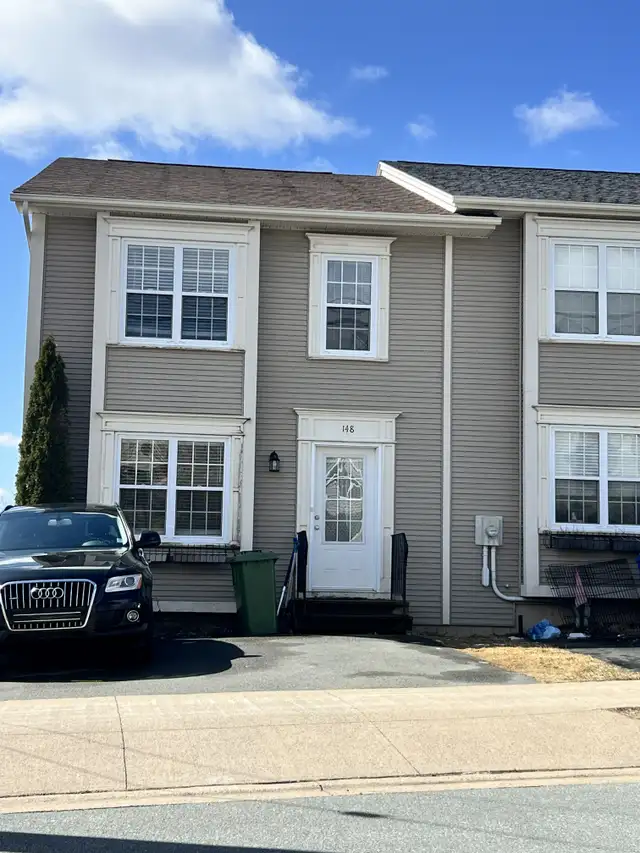 BEAUTIFUL, SPACIOUS 3 BED 2.5 BATH TOWNHOUSE | AVAILABLE JUNE