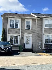 BEAUTIFUL, SPACIOUS 3 BED 2.5 BATH TOWNHOUSE | AVAILABLE JUNE