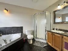 BEAUTIFUL, SPACIOUS 3 BED 2.5 BATH TOWNHOUSE | AVAILABLE JUNE - Photo 6