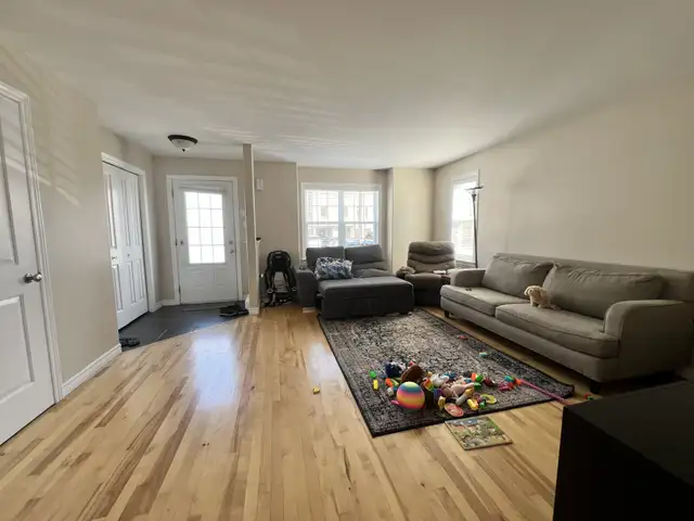 BEAUTIFUL, SPACIOUS 3 BED 2.5 BATH TOWNHOUSE | AVAILABLE JUNE - Photo 8