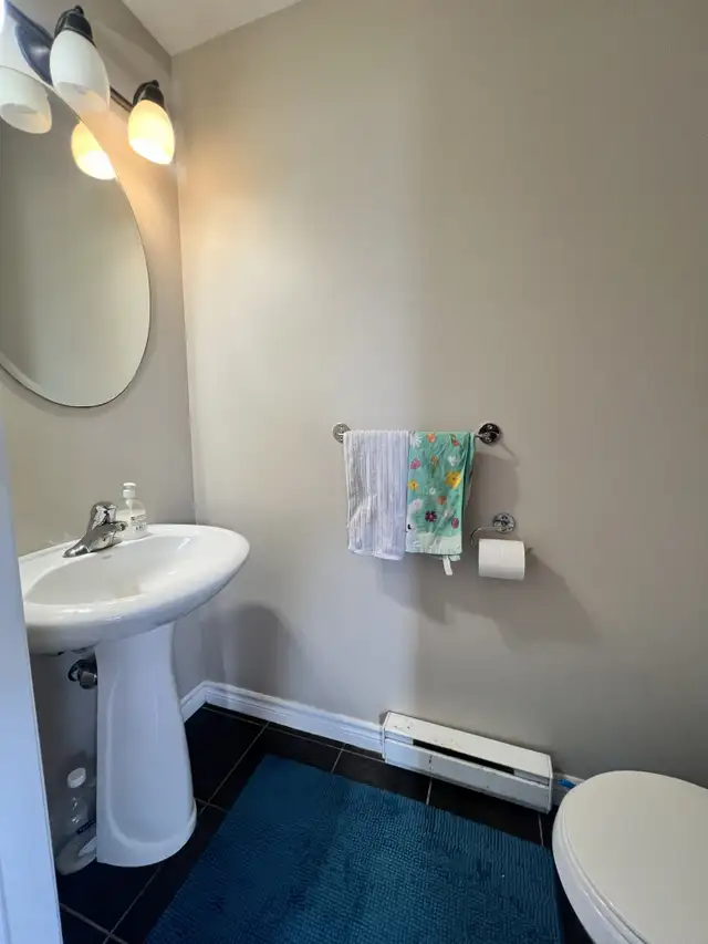 BEAUTIFUL, SPACIOUS 3 BED 2.5 BATH TOWNHOUSE | AVAILABLE JUNE - Photo 10