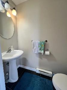 BEAUTIFUL, SPACIOUS 3 BED 2.5 BATH TOWNHOUSE | AVAILABLE JUNE - Photo 10