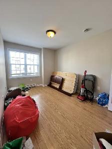 BEAUTIFUL, SPACIOUS 3 BED 2.5 BATH TOWNHOUSE | AVAILABLE JUNE - Photo 11