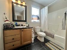 BEAUTIFUL, SPACIOUS 3 BED 2.5 BATH TOWNHOUSE | AVAILABLE JUNE - Photo 12