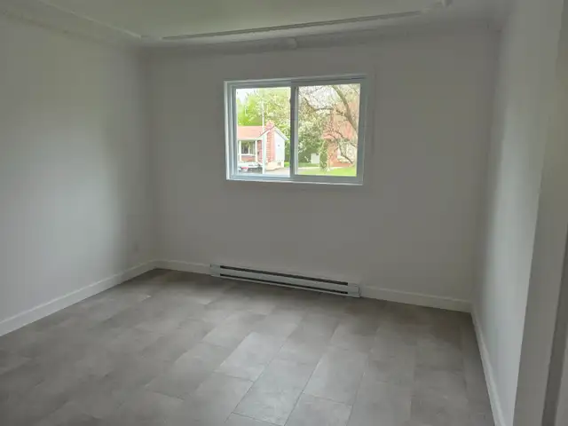 Beau et ensoleillé 3 1/2 entièrement rénové en 2025 - Photo 4