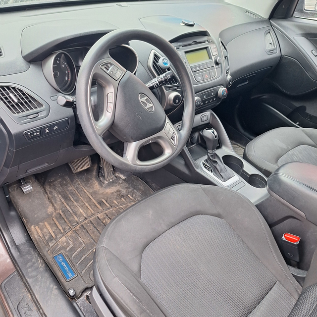 2014 Hyundai Tucson GL AWD, 2.0L 4cyl - Photo 16