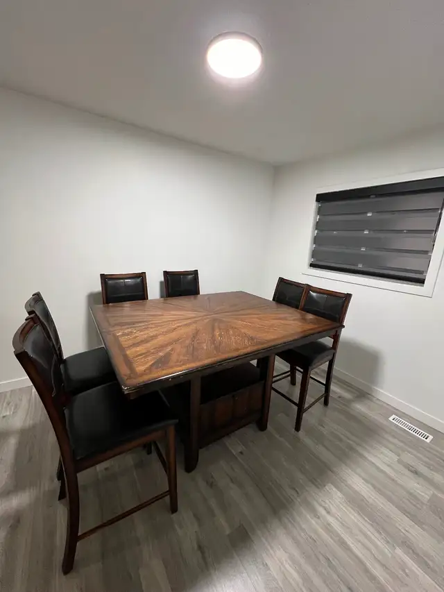 Renovated 3BR Upper-Level Home |Furnished | WiFi   Parking - Photo 3