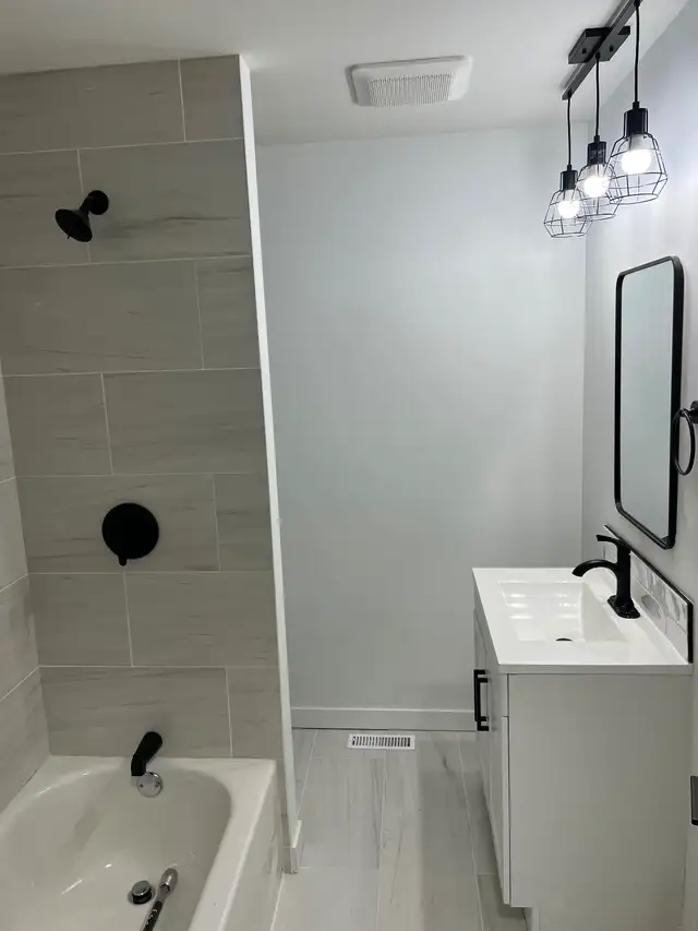 Renovated 3BR Upper-Level Home |Furnished | WiFi   Parking - Photo 5