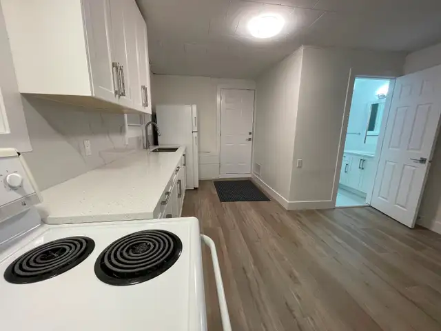 Private furnished room for rent near Braid Station bus 128, 155, - Photo 2