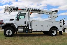2020 International 4300 Altec DC47-TR Digger Derrick - Photo 2