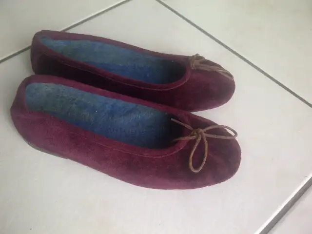 BALLERINES ROUGES GR 2 FILLETTE 6à7ans SEMELLES CAOUTCHOUC $5.00 - Photo 2