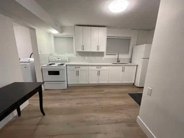 Private furnished room for rent near Braid Station bus 128, 155,