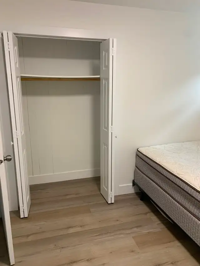 Private furnished room for rent near Braid Station bus 128, 155, - Photo 7