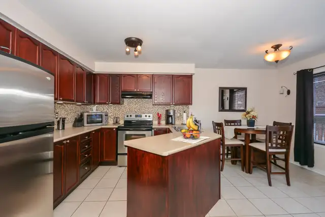 3 Bedroom Semi Detached House for Rent - Must See - Won't Last ! - Photo 2