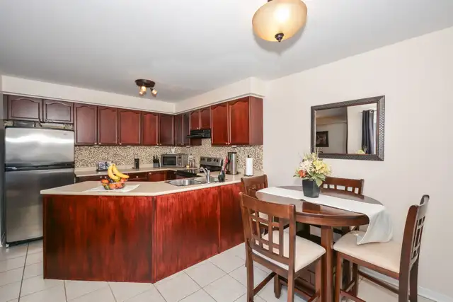 3 Bedroom Semi Detached House for Rent - Must See - Won't Last ! - Photo 3