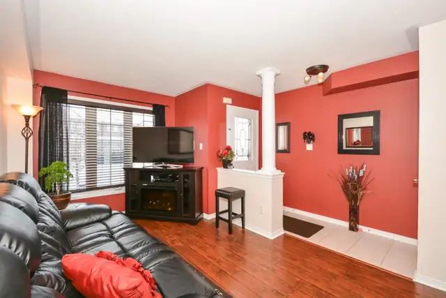 3 Bedroom Semi Detached House for Rent - Must See - Won't Last ! - Photo 9