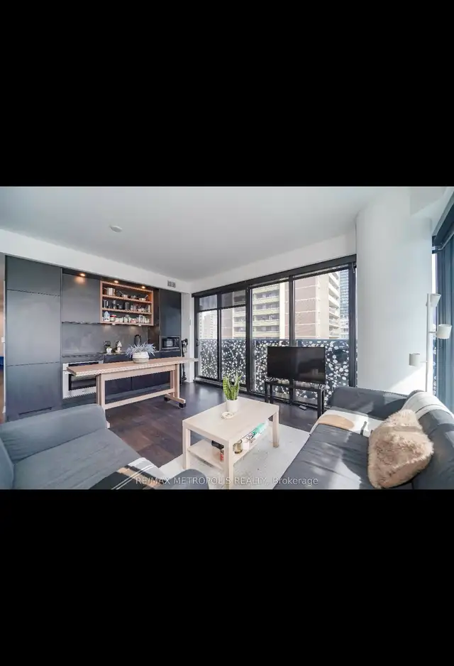 3 bedroom condo Yorkville - Photo 5