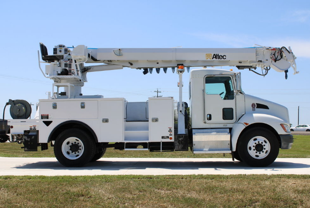 2016 Kenworth T300 Altec DC47-TR Digger Derrick