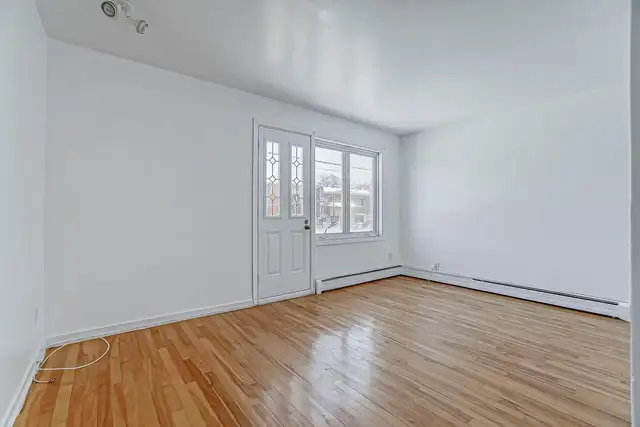 4 1/2 avec 2 chambres à coucher à une rue boul. Gouin