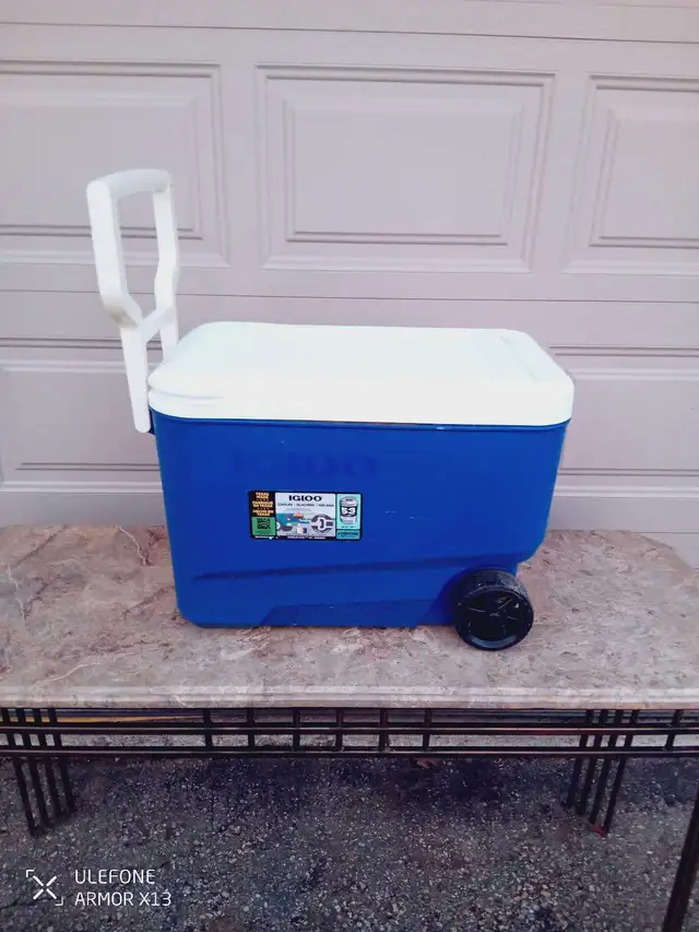 Igloo Wheeled Cooler - Photo 3