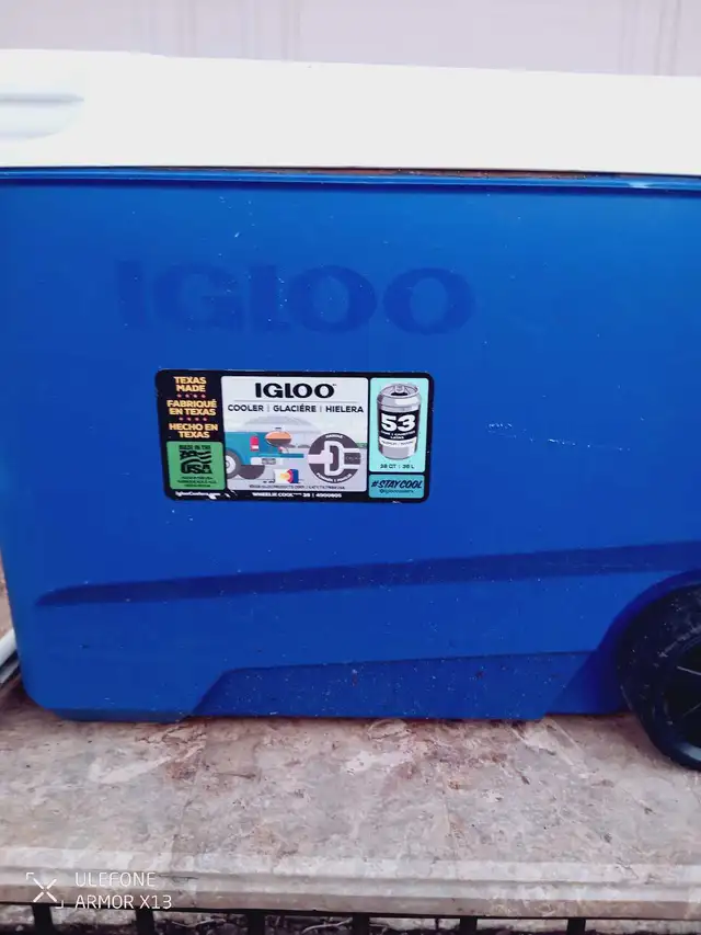 Igloo Wheeled Cooler - Photo 4