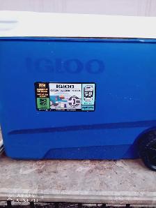 Igloo Wheeled Cooler - Photo 4