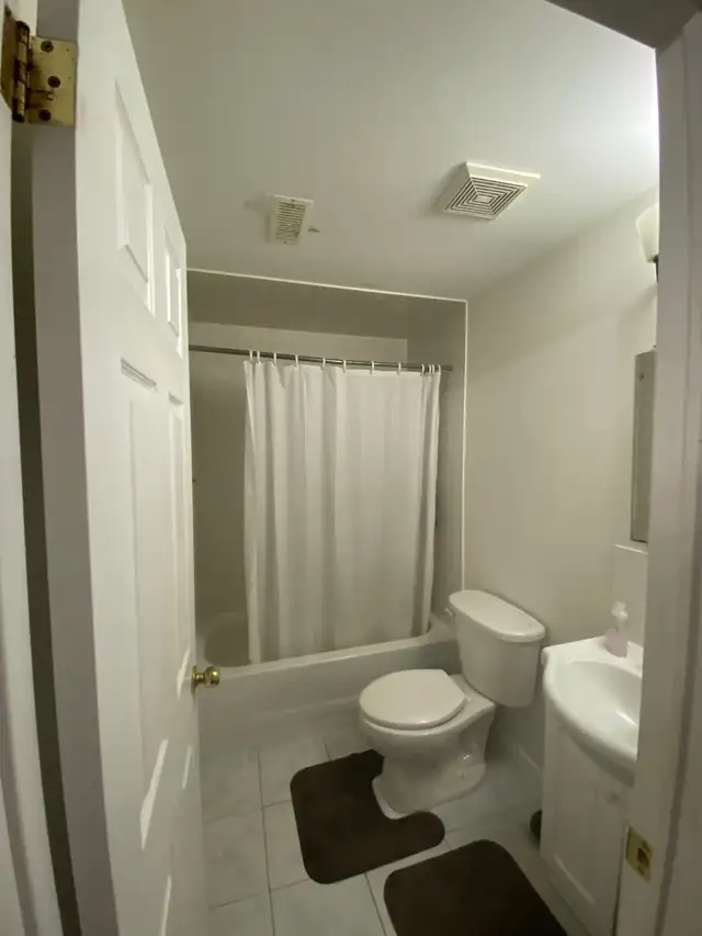 Room for Rent - York University Village - Photo 2
