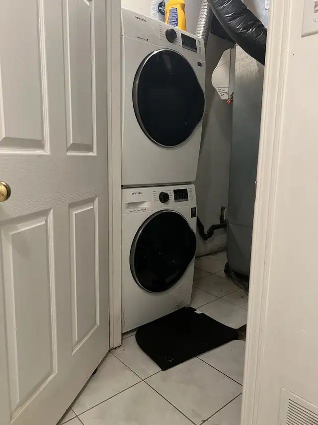 Room for Rent - York University Village - Photo 3