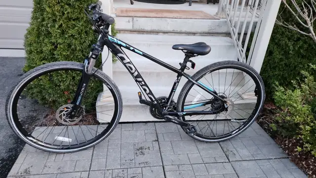 Devinci Drive Hybrid Bike With Hydraulic Disc Brakes - Photo 2