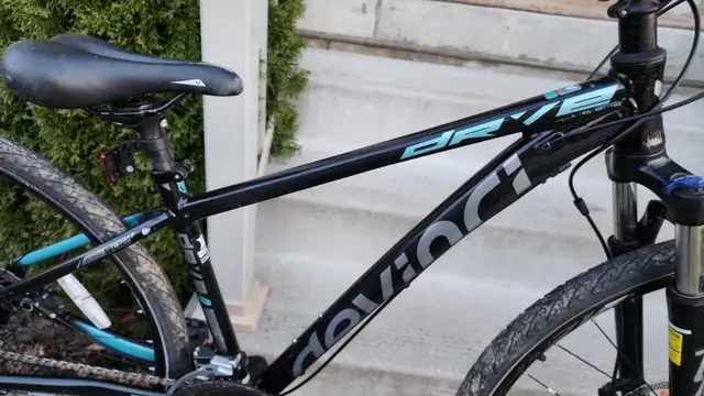Devinci Drive Hybrid Bike With Hydraulic Disc Brakes - Photo 4