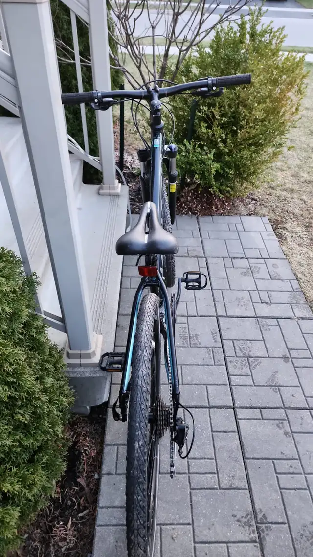 Devinci Drive Hybrid Bike With Hydraulic Disc Brakes - Photo 5