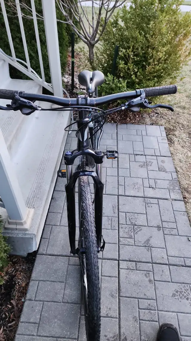 Devinci Drive Hybrid Bike With Hydraulic Disc Brakes - Photo 6