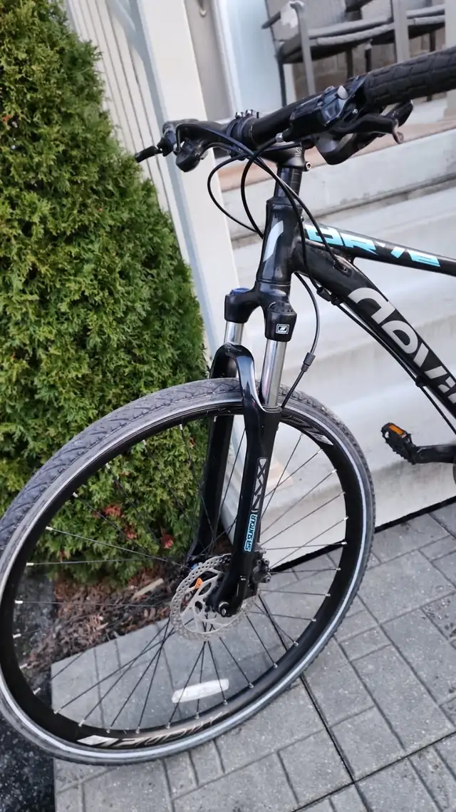 Devinci Drive Hybrid Bike With Hydraulic Disc Brakes - Photo 7